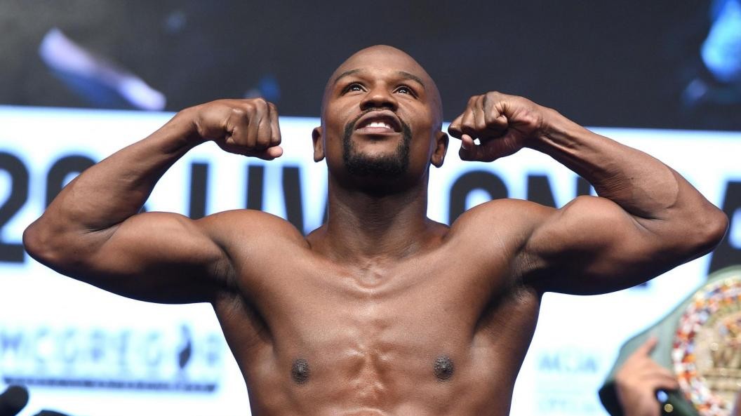 Mayweather mette ko McGregor: è 50ma vittoria del pugile