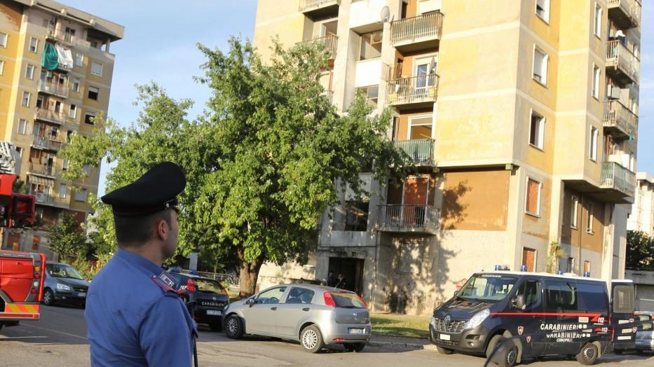 Napoli, 11enne si cala col lenzuolo. Giù dal 3° piano, salva