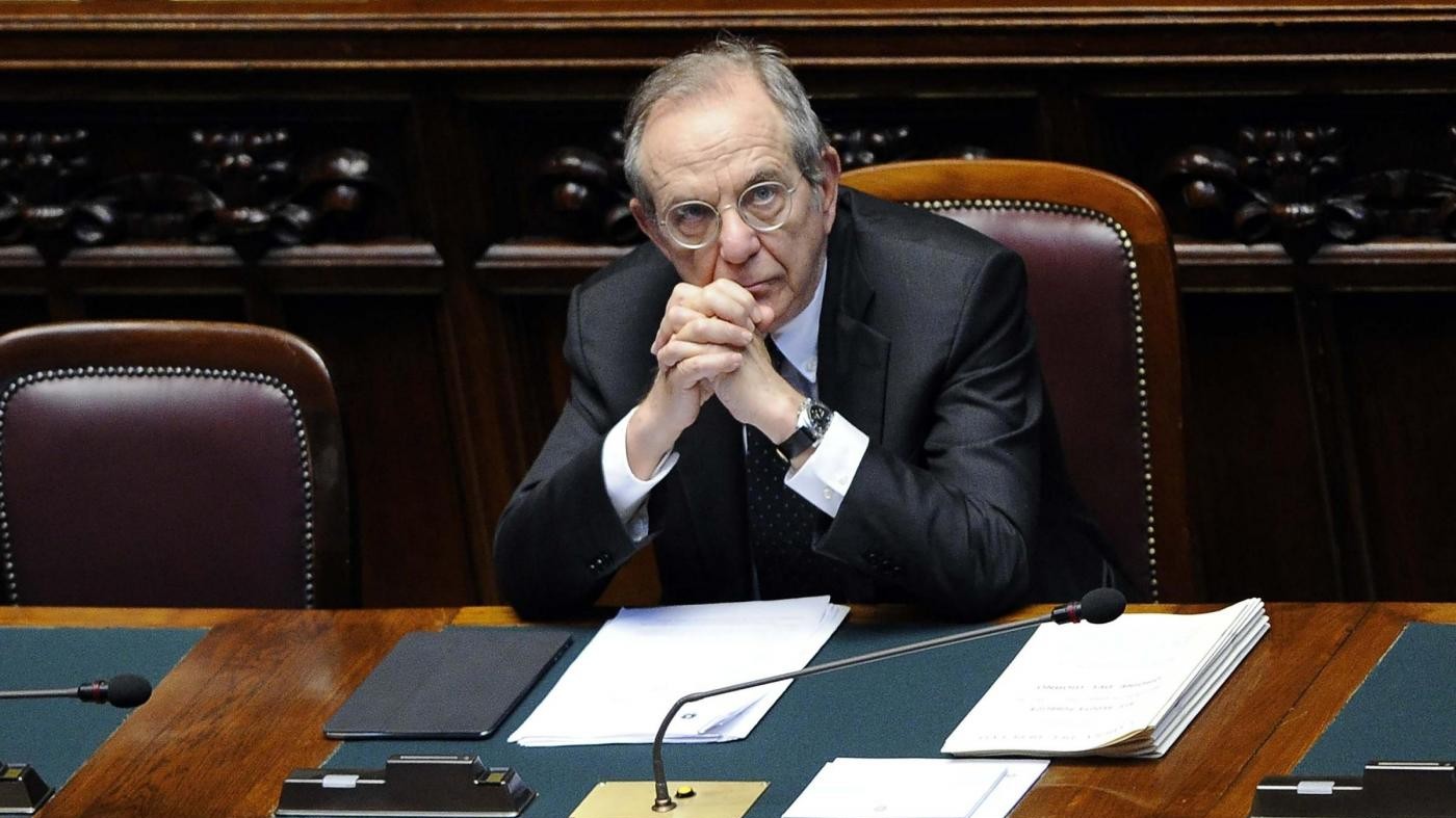 Migliora fiducia consumatori e imprese. Padoan: “Dati positivi”