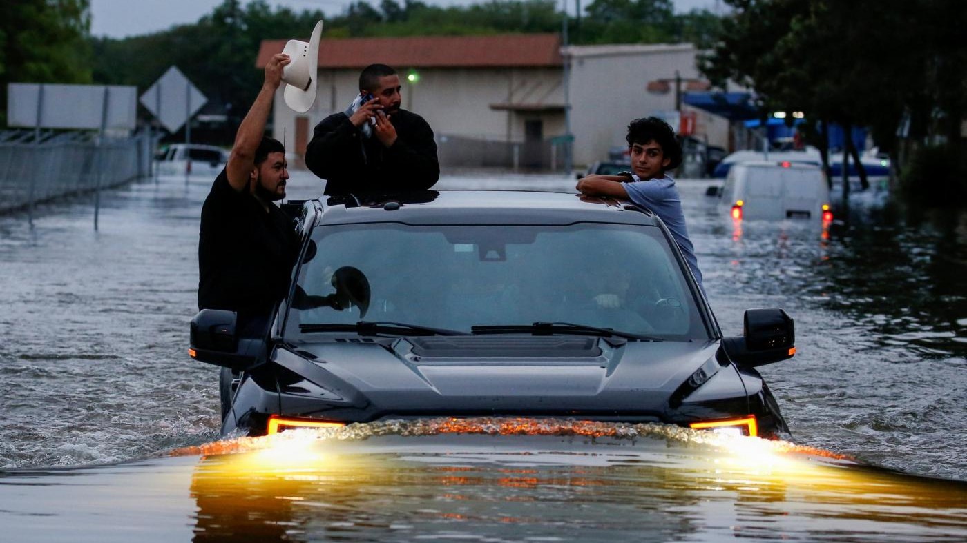 Harvey, stato emergenza in Louisiana: 200mila evacuati a Houston