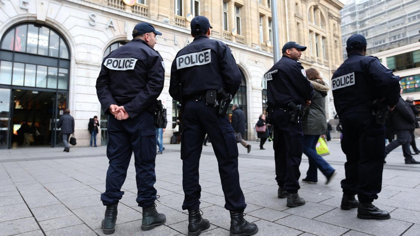 Francia, sparatoria in stazione a Noyon: 4 morti, 2 sono bimbi