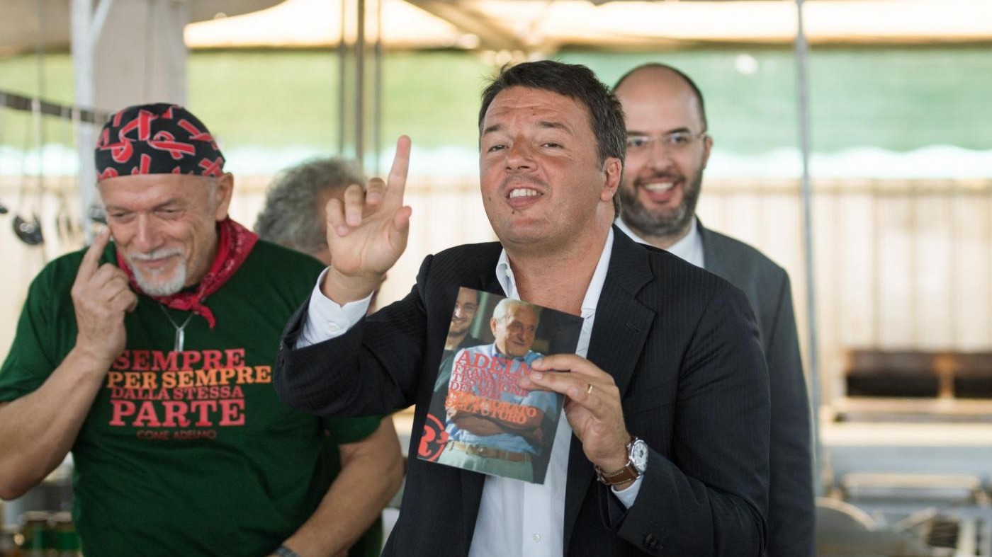 Renzi, lo slogan è “Far squadra”. “Io dalla parte di Gentiloni”