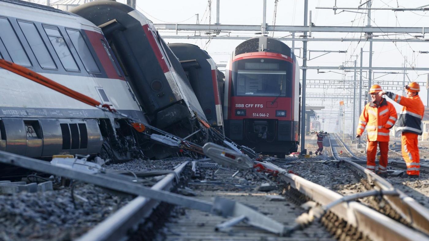 Svizzera, scontro fra treni durante manovra: 27 feriti