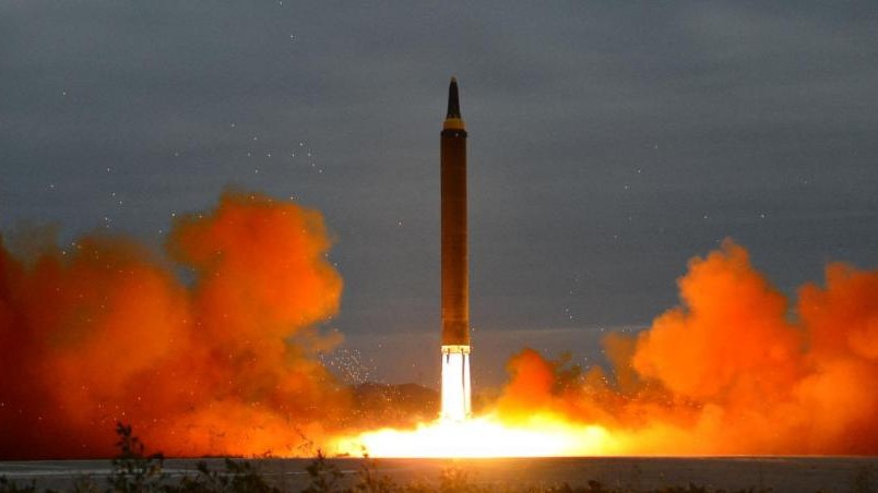 La Nord Corea lancia un nuovo missile sopra il Giappone: poteva raggiungere Guam