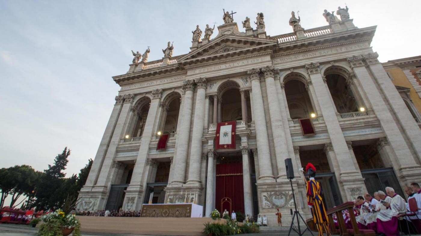 Roma, sfregia al volto due frati in Santa Maria Maggiore: uno è grave