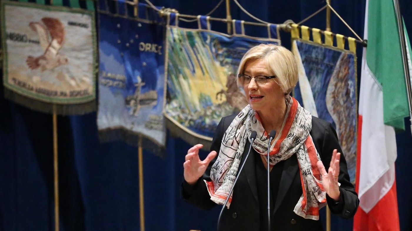 Pinotti: Siamo pronti a usare l’esercito per controllare i Cie