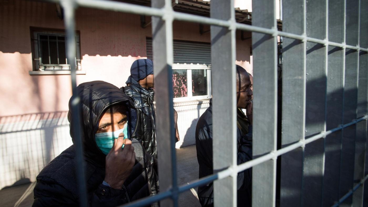 Migranti, sindaco Cona: Qui pochi voti, ha fatto comodo mandarli da noi