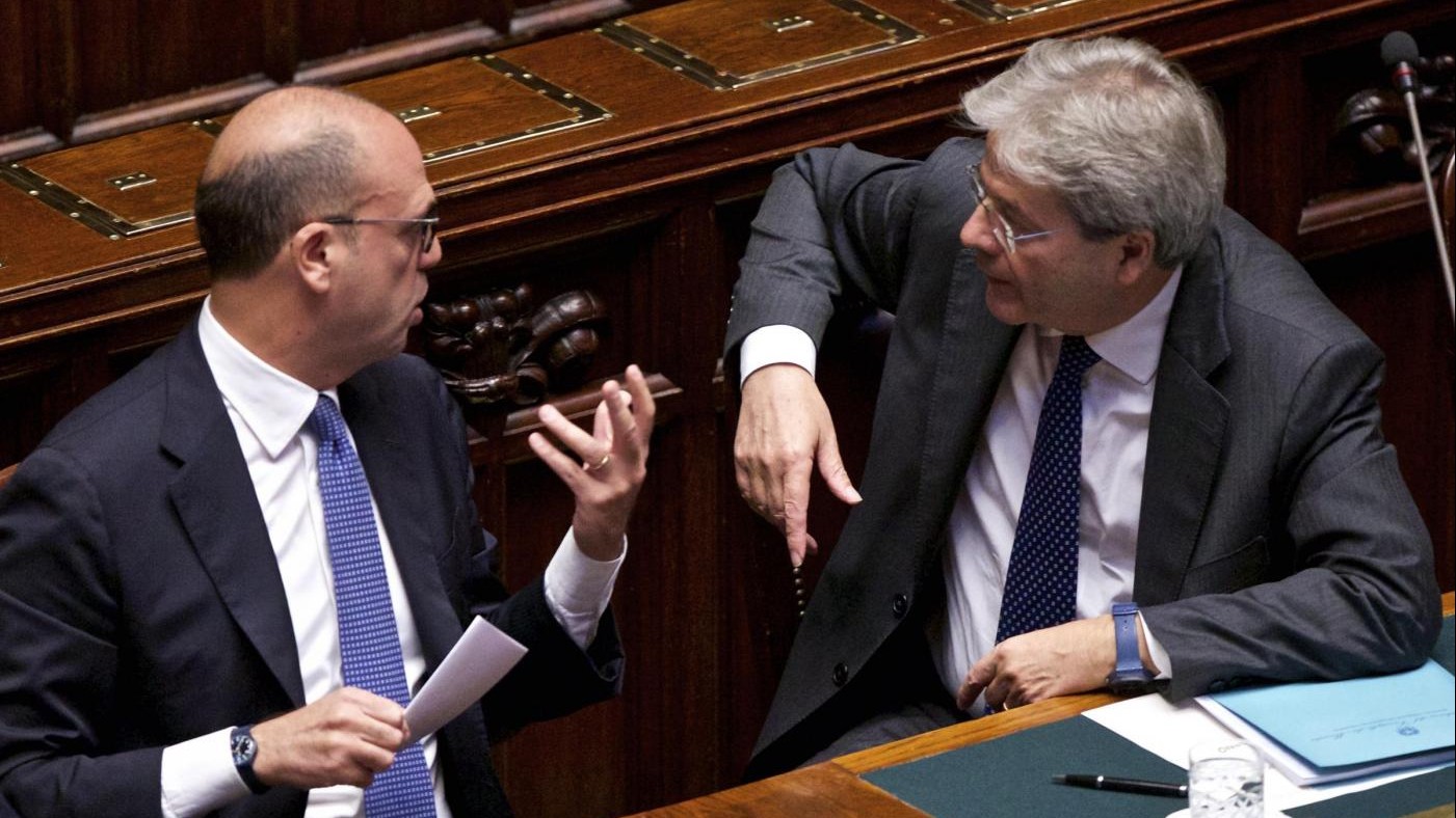 Alfano rassicura: Gentiloni sta bene, usa già WhatsApp