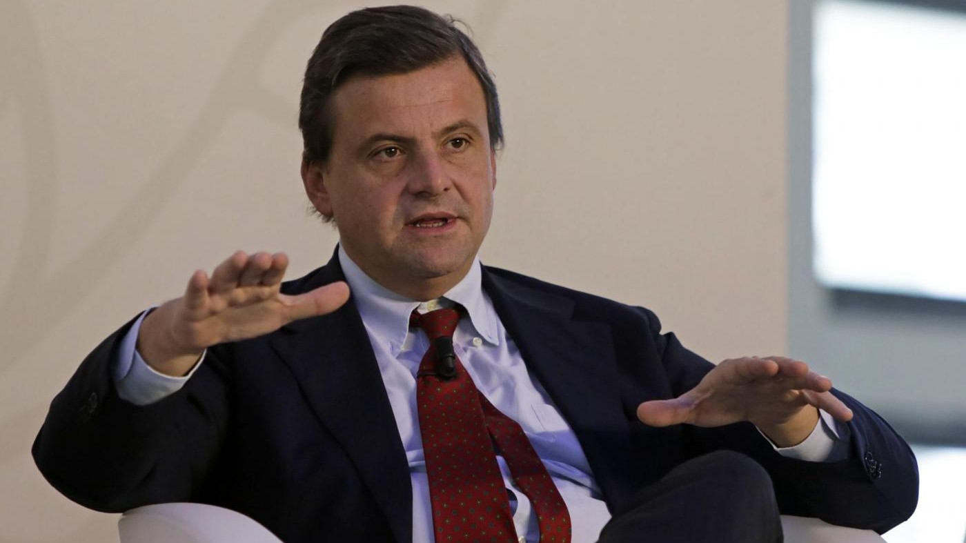 Alitalia, Calenda: Gestita male, serve piano industriale