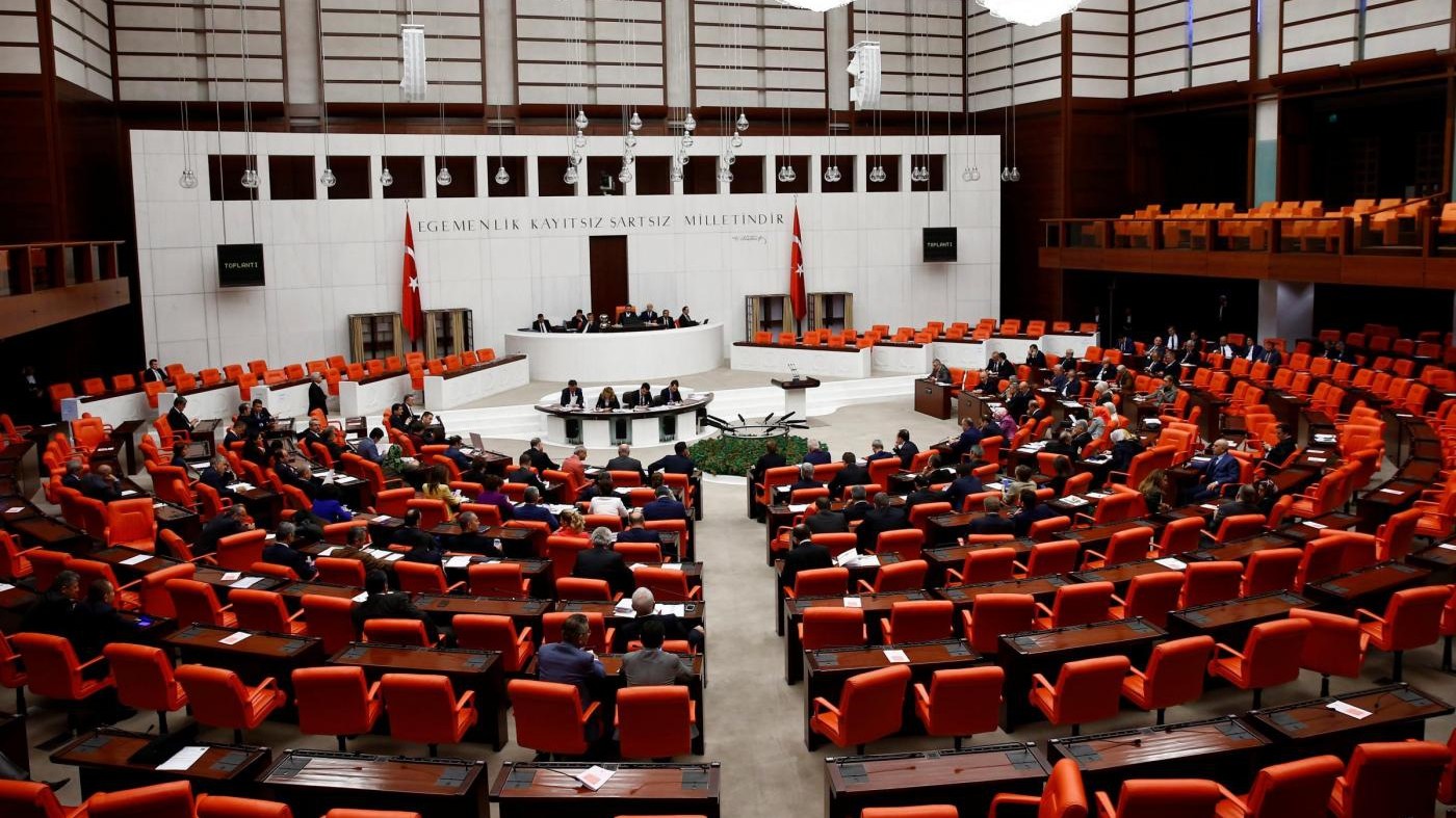 Turchia, parla di ‘genocidio armeno’: sospeso da Parlamento deputato Hdp