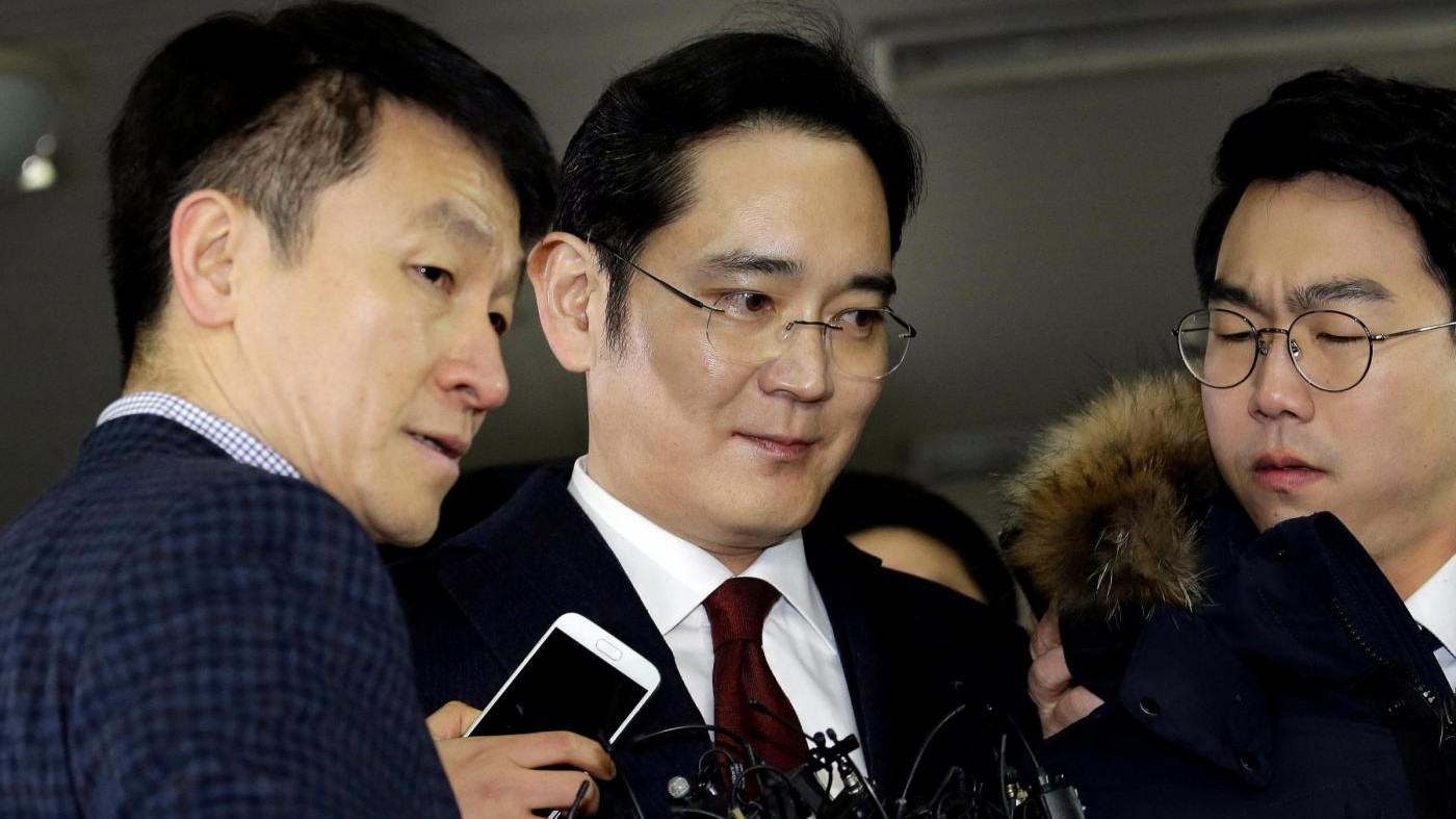 SudCorea, mandato di arresto per corruzione per l’erede di Samsung