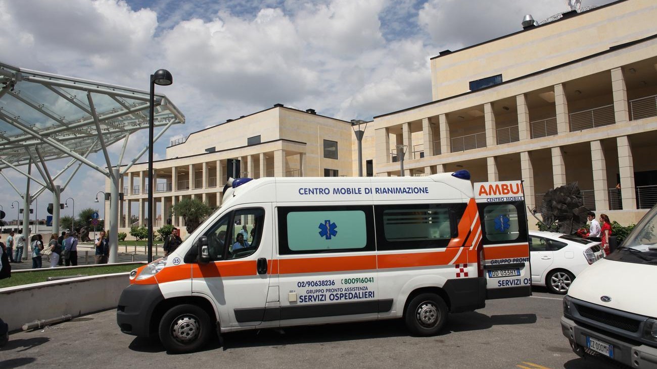 Napoli, scoppia bombola di gas in piscina: 1 morto e 5 feriti