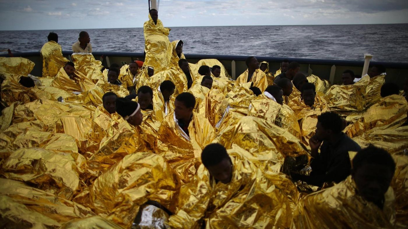 Operazione di salvataggio di migranti condotta dall’Ong Moas e dalla Croce Rossa