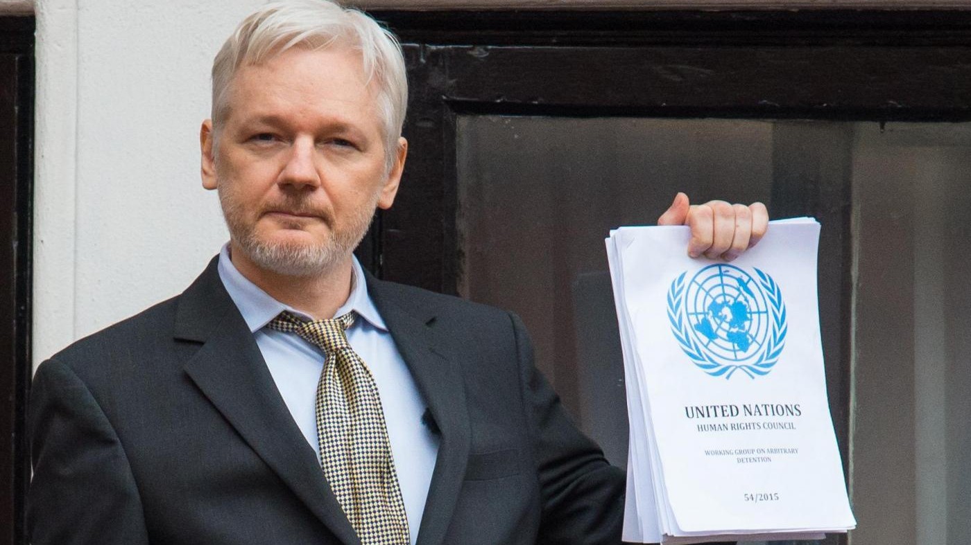 Dietrofront di Assange: non si consegna agli Usa