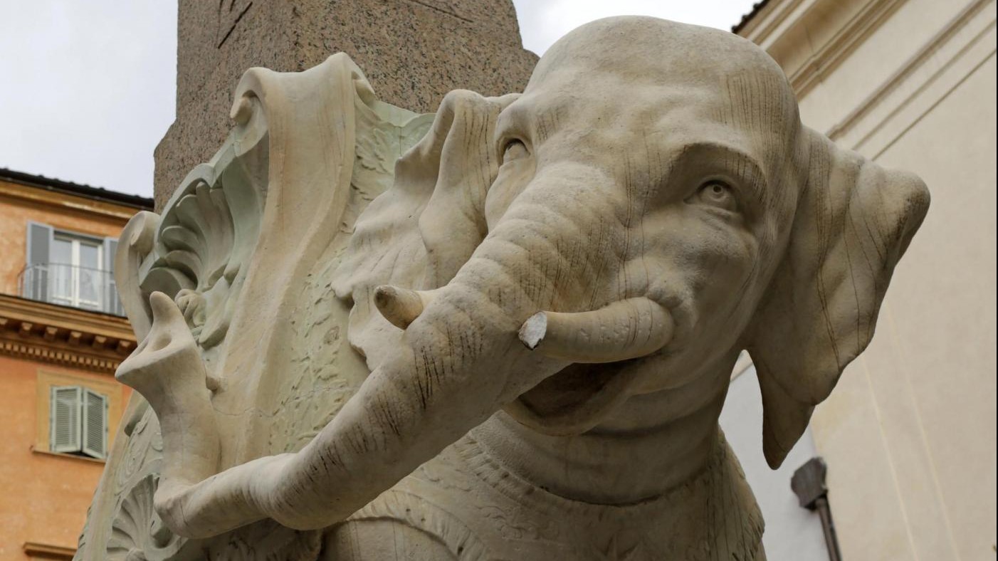 FOTO Roma, danneggiata statua dell’Elefante in piazza Minerva