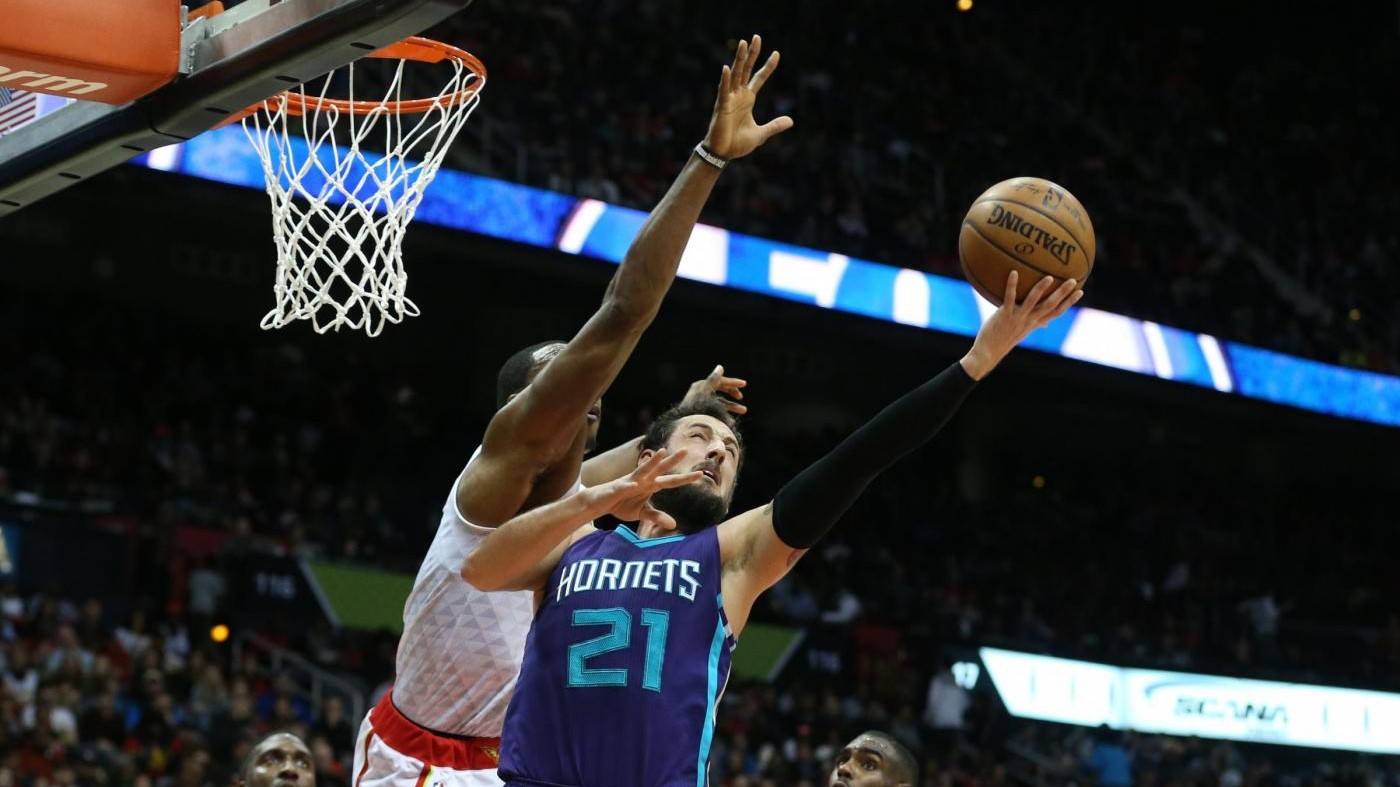 Basket Nba, Charlotte travolge Toronto: 6 punti per Belinelli