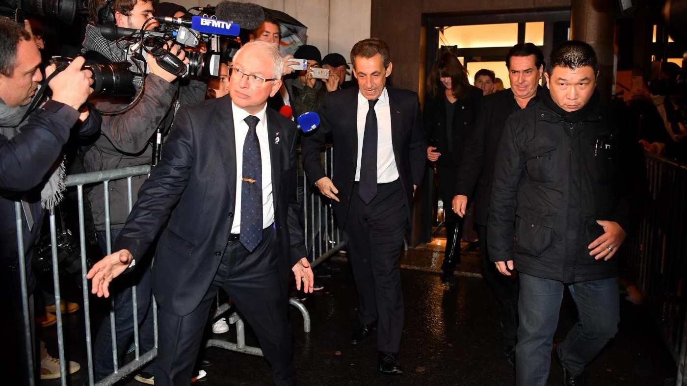 FOTO Francia, Sarkozy e Carla Bruni dopo la sconfitta alle primarie