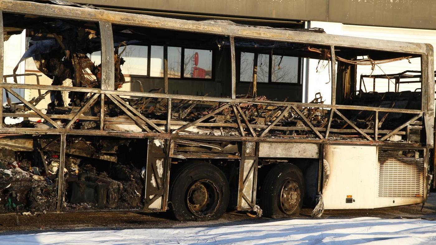 Bus in fiamme su A4, 16 morti: polizia ungherese apre indagini