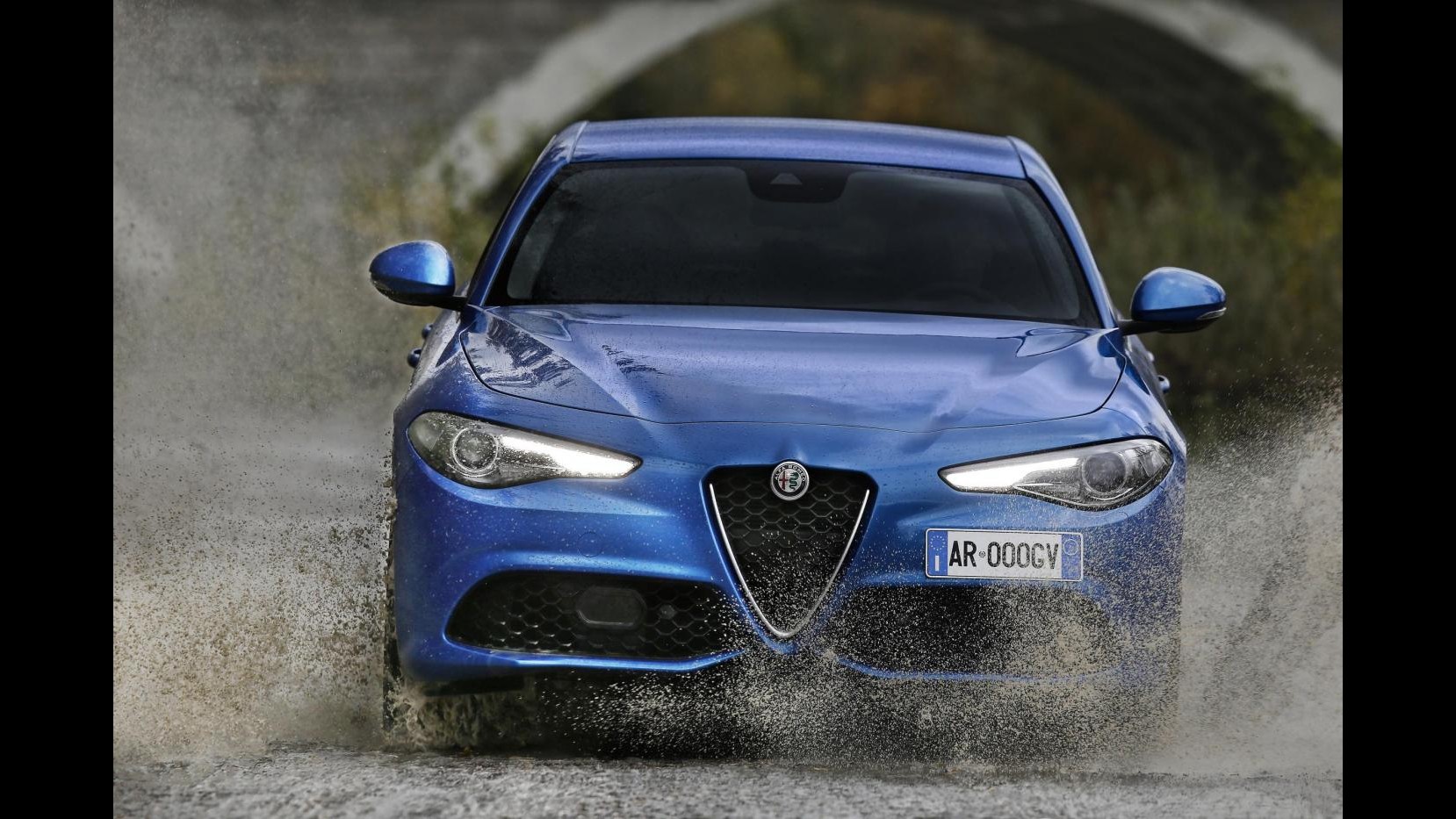 FOTO Alfa Romeo, la prova su strada della Giulia Veloce