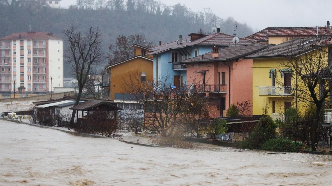 FOTO Il Tanaro esonda nei pressi di Ceva