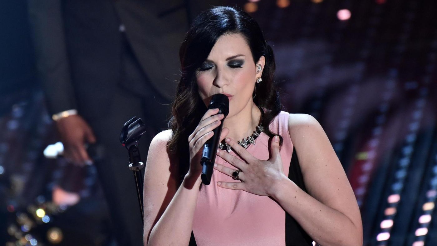 San Valentino, Laura Pausini firma i biglietti dei Baci Perugina