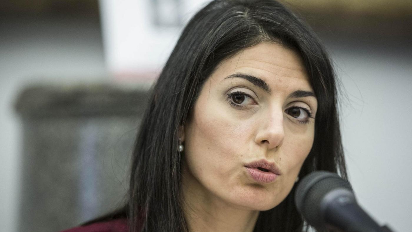 Caso Marra, la sindaca di Roma Raggi indagata: Sono serena