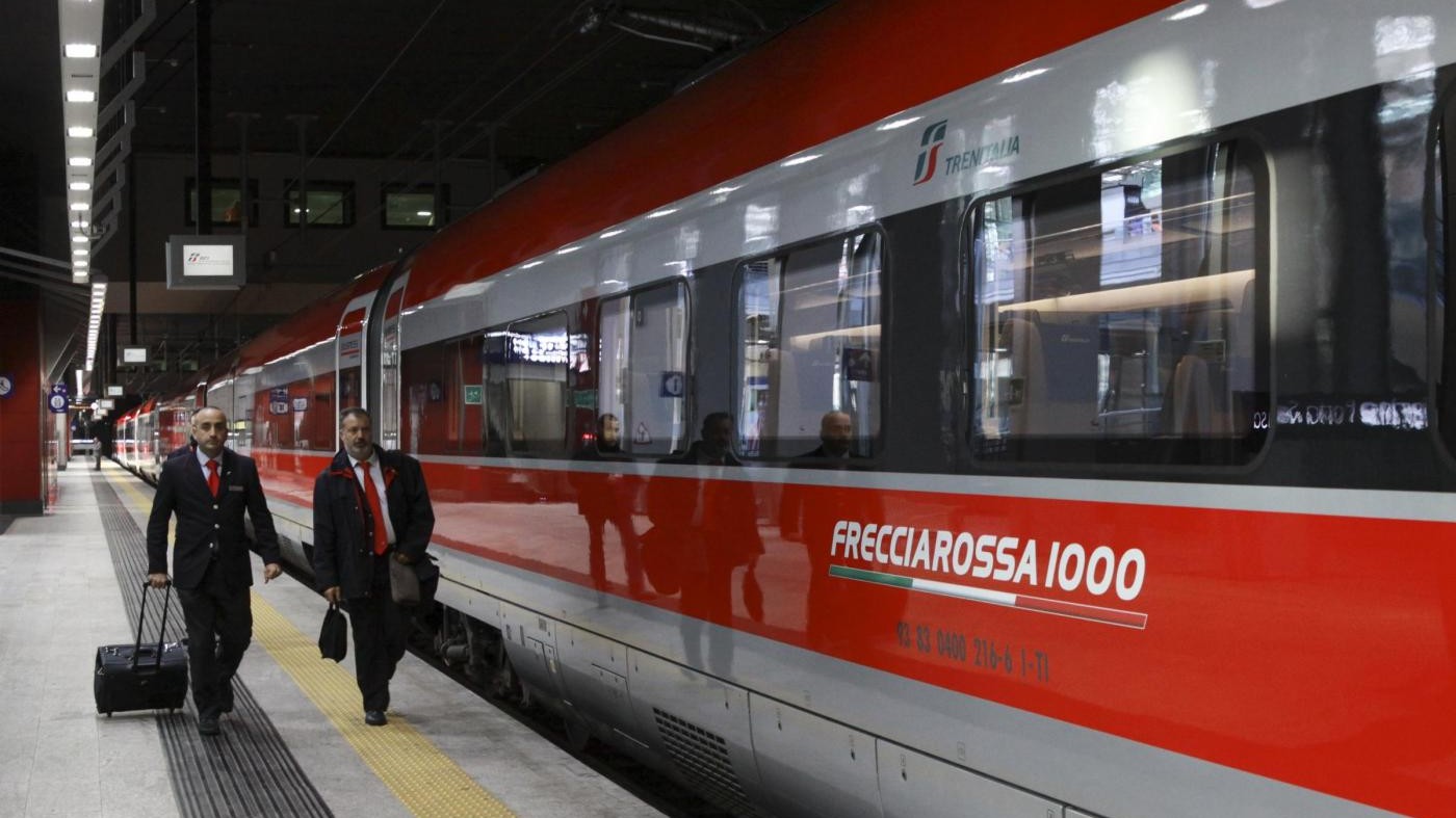Trenitalia dimezza aumenti abbonamenti Alta velocità