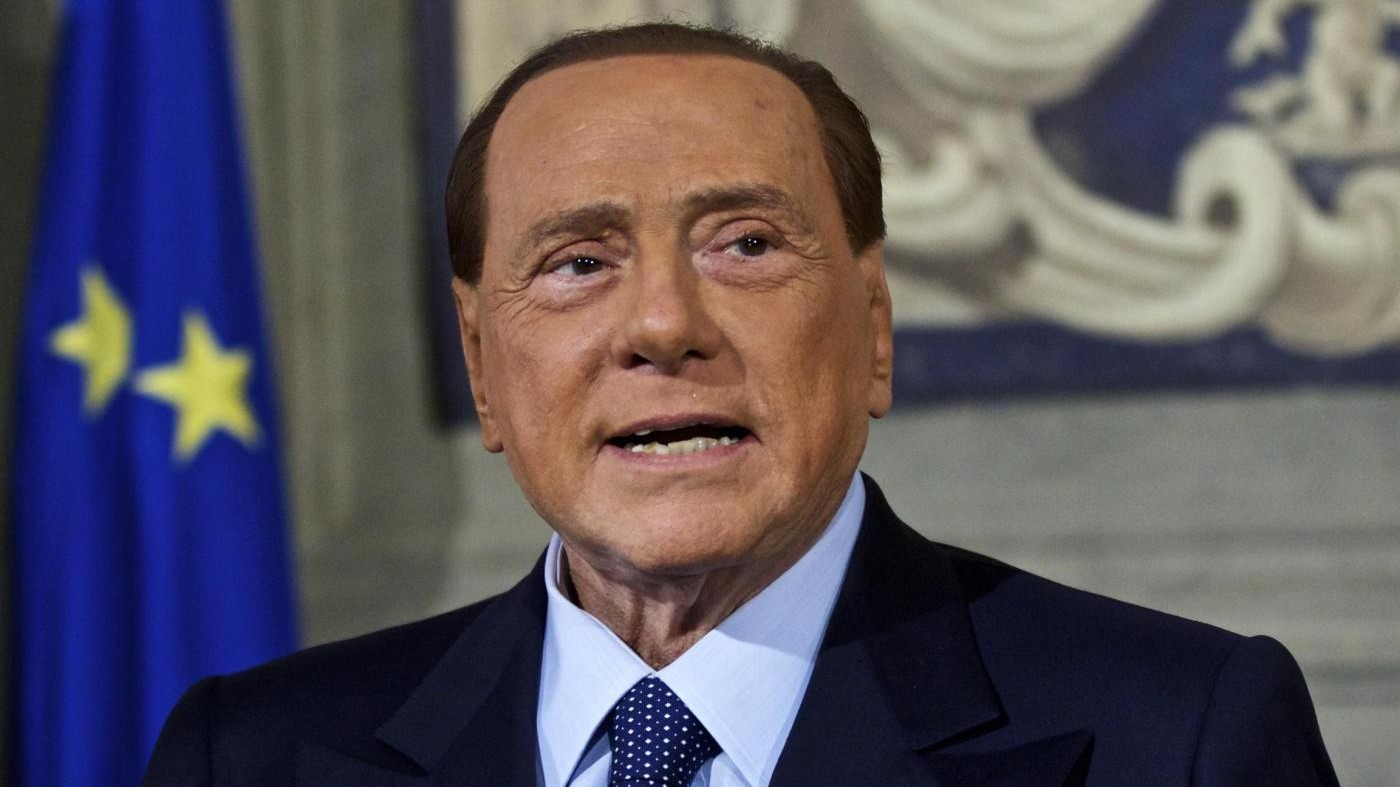 Da Berlusconi soldi a 13 Olgettine: per loro shopping da D&G