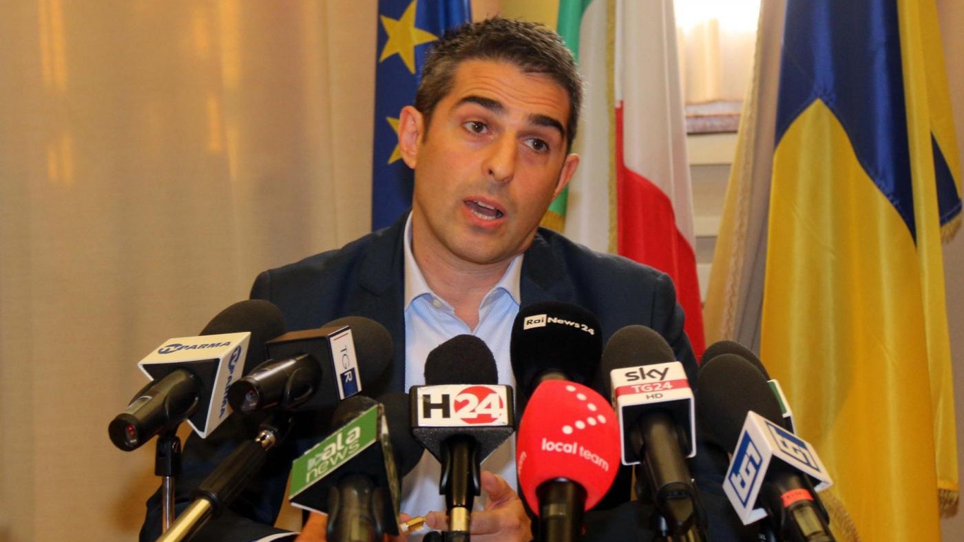 M5s, Pizzarotti: Io indagato come Raggi? No, cose diverse