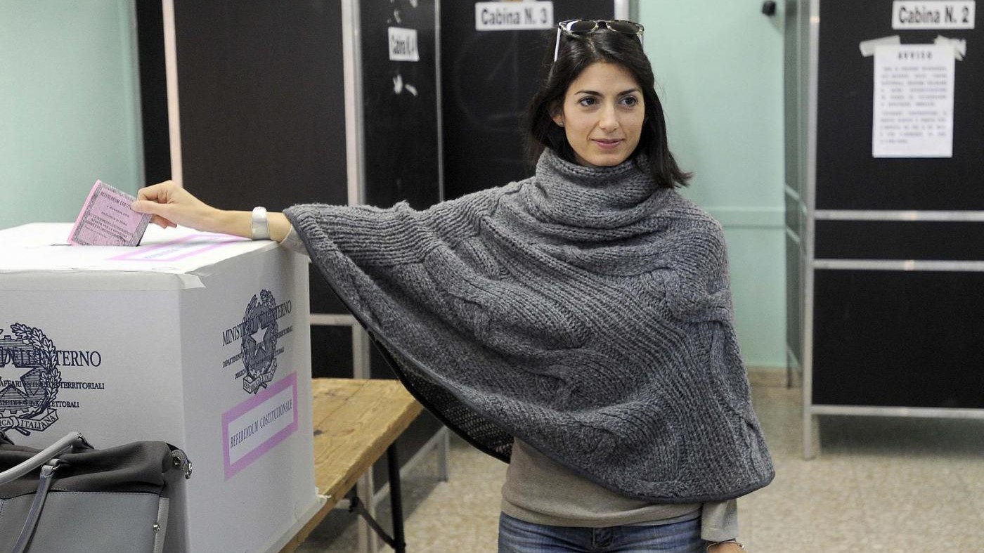 Virginia Raggi al voto per il referendum