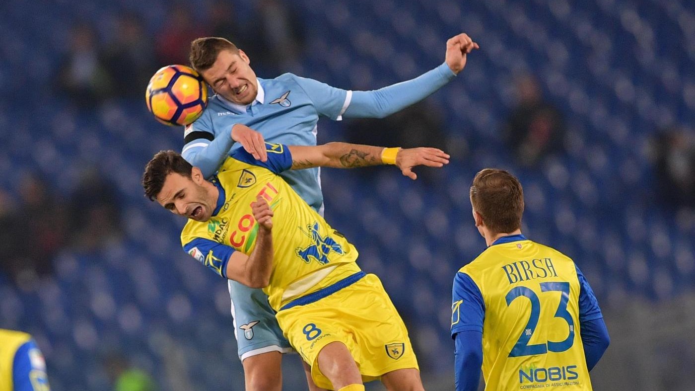 Il Chievo beffa la Lazio nel finale: 1-0 all’Olimpico