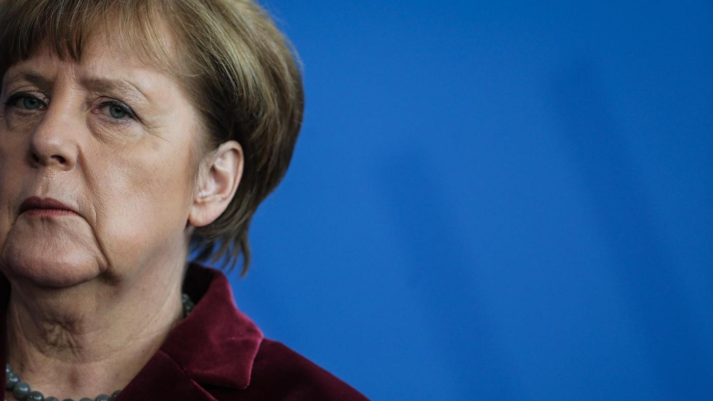 Merkel vs Trump: Lotta a terrorismo non giustifica discriminazioni