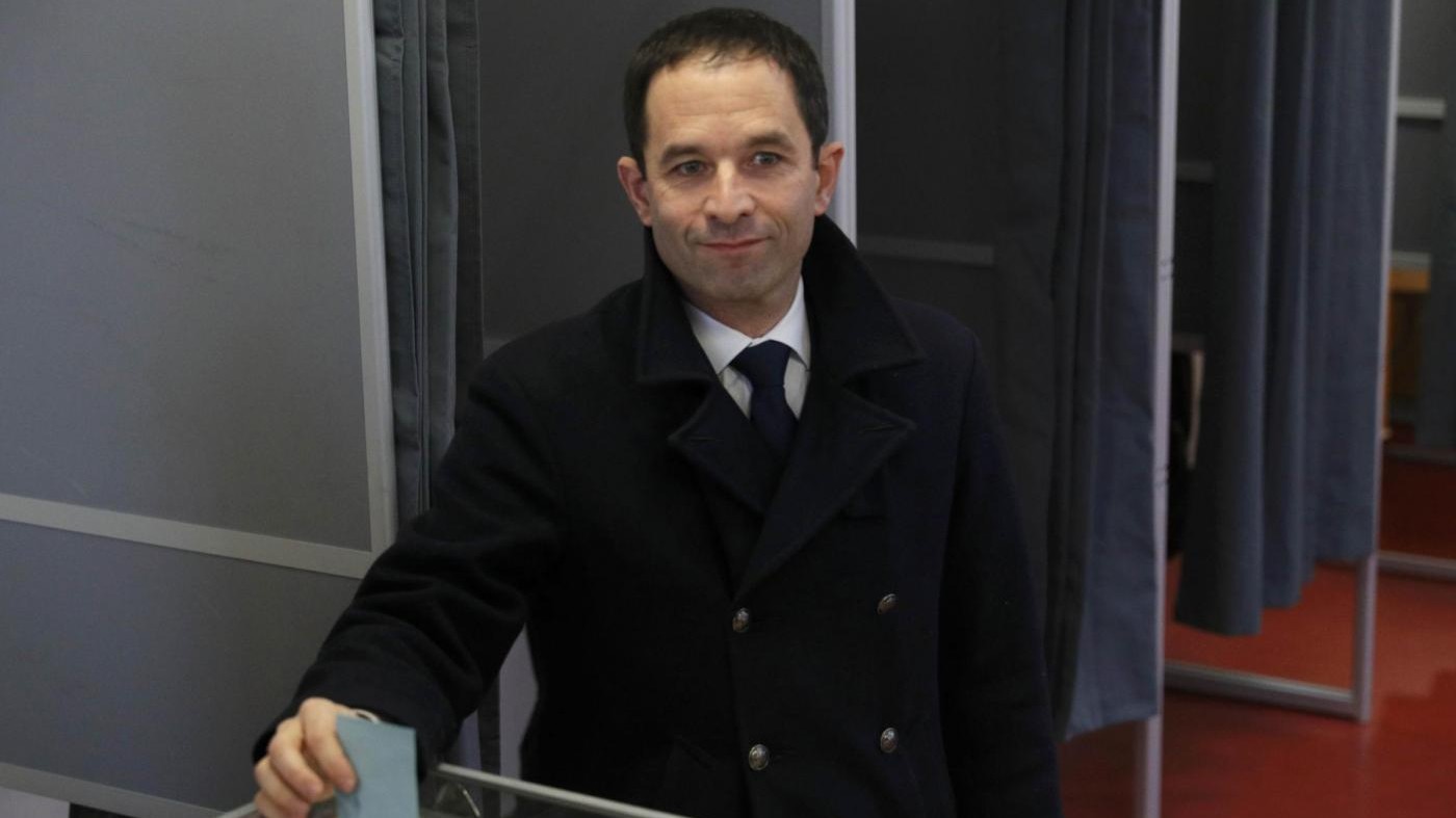 Francia, Hamon vince primarie: La Gauche alza la testa