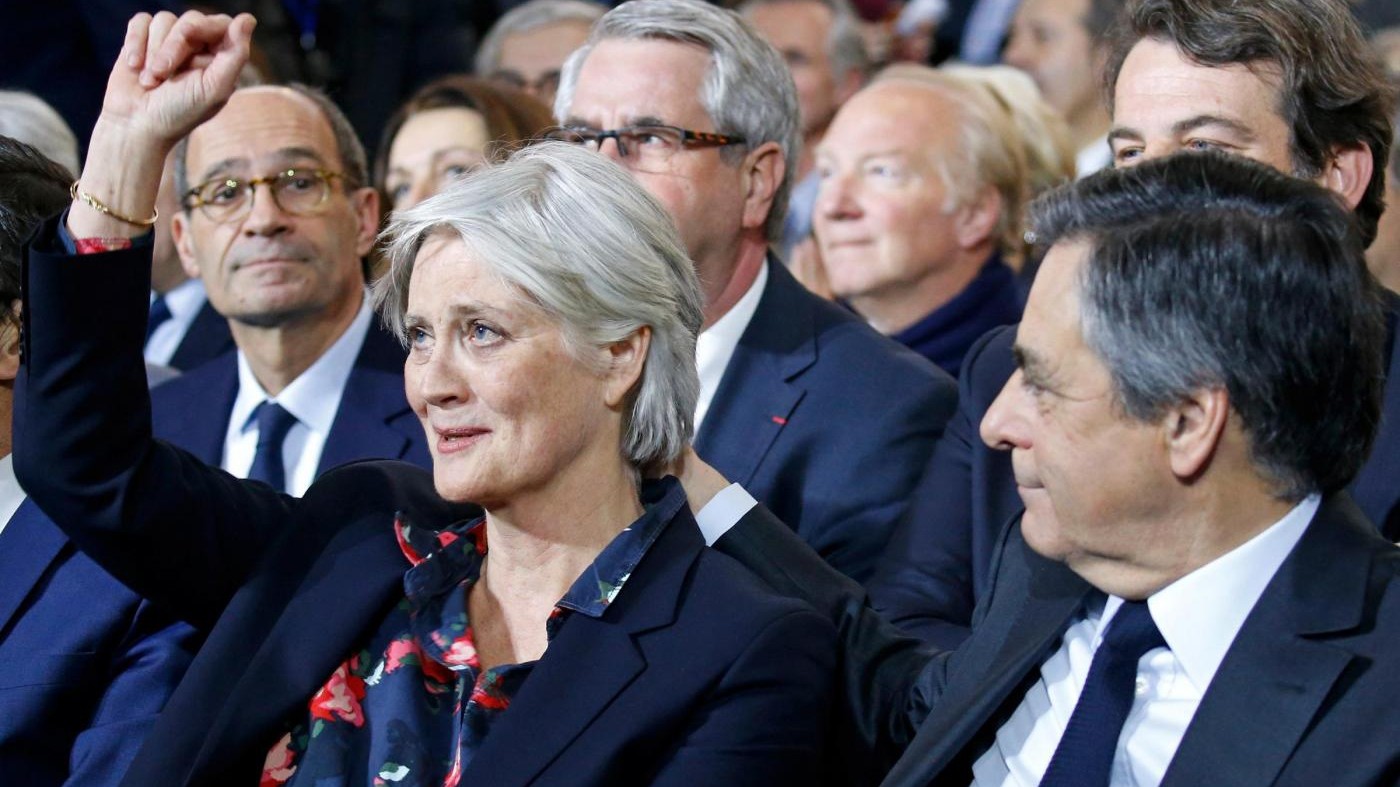 Francia, rivista rivela: A moglie Fillon 900mila euro