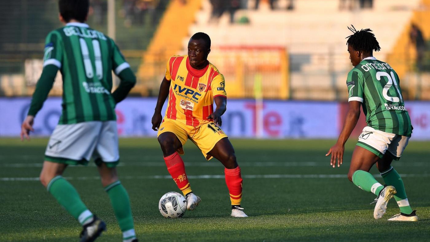 FOTO Pari tra Avellino e Benevento: 1-1 nel derby campano