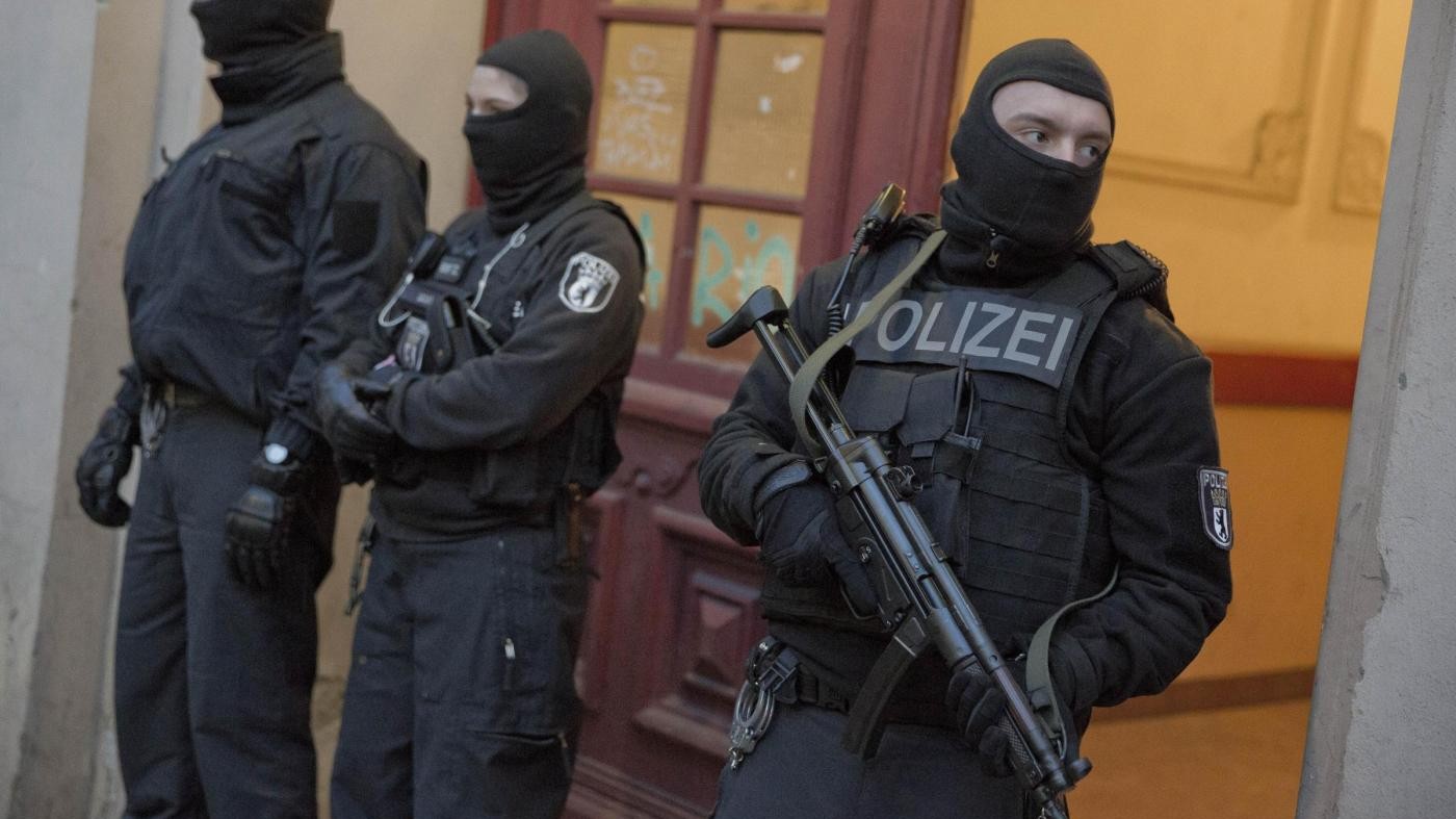 Isis, arresti in Germania: anche ricercato per attacco al Bardo