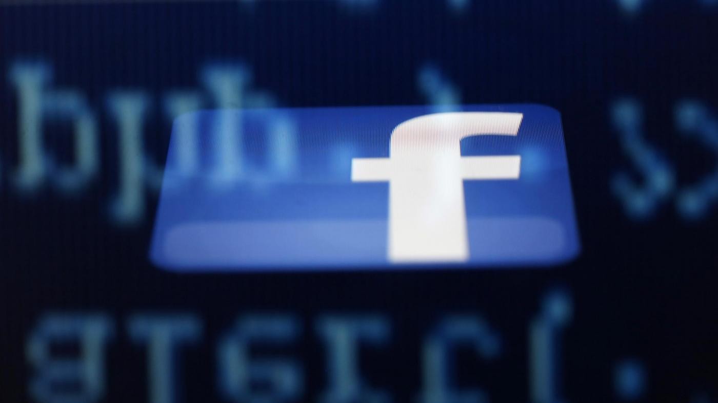 Una 25enne annuncia suicidio su Facebook: salvata dalla polizia
