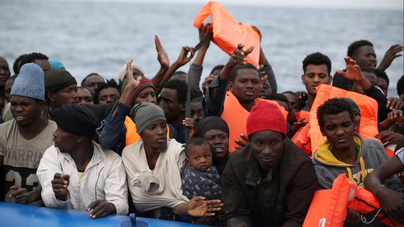 Migranti, Tusk: Bisogna chiudere la rotta dalla Libia all’Italia