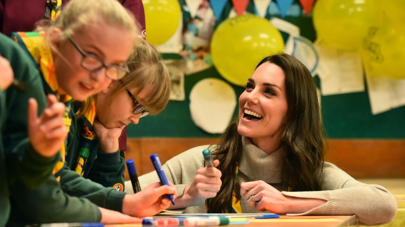 FOTO Kate Middleton gioca e ride con gli scout