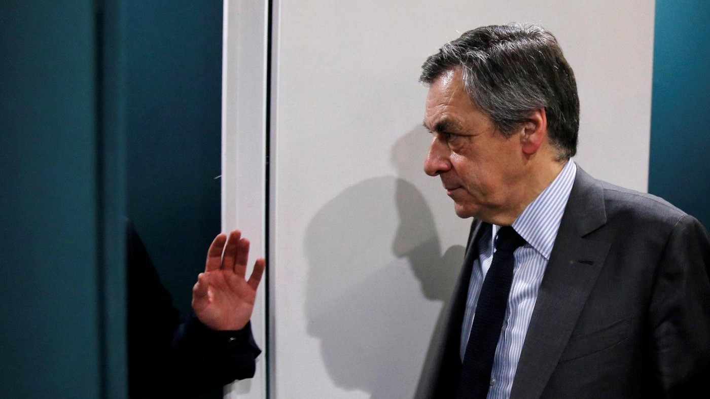 Francia, l’indagine sullo scandalo Fillon si allarga ai 2 figli