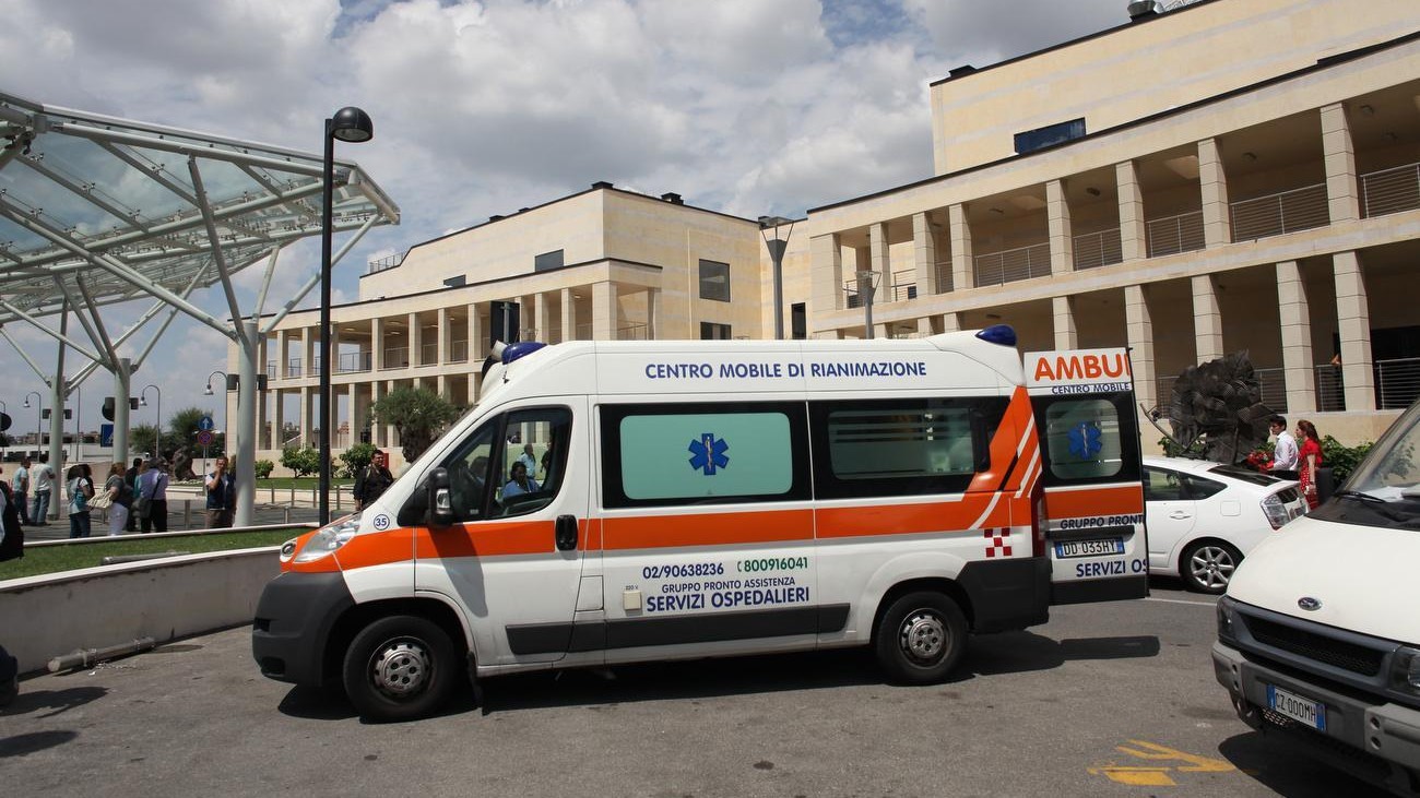 Napoli, auto travolge manifestanti in sit-in: un morto, due feriti