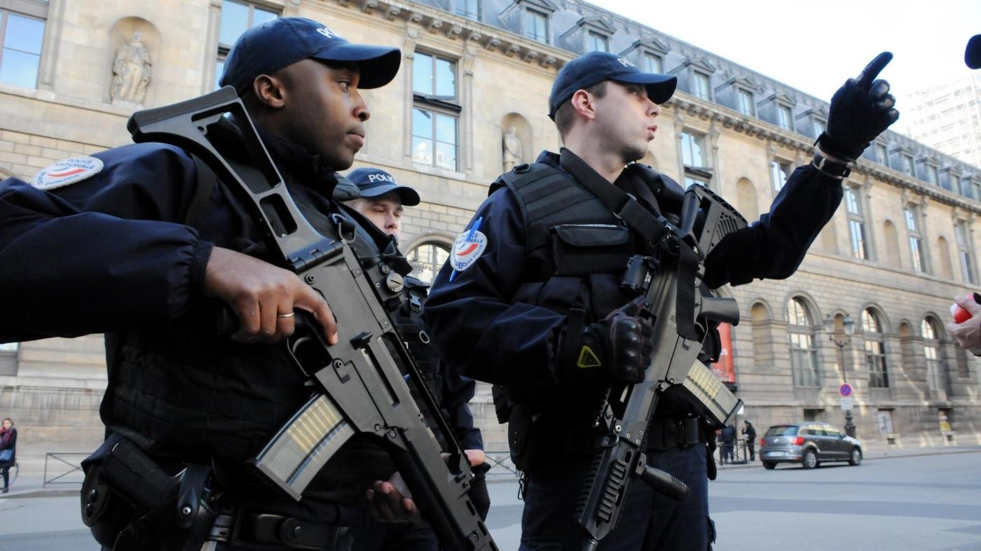 Parigi, l’attentatore del Louvre è un 29enne egiziano