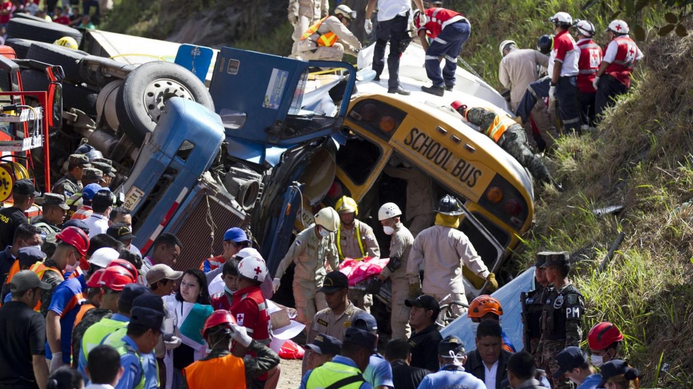 Honduras, schianto tra bus e camion a Tegucigalpa: 23 morti