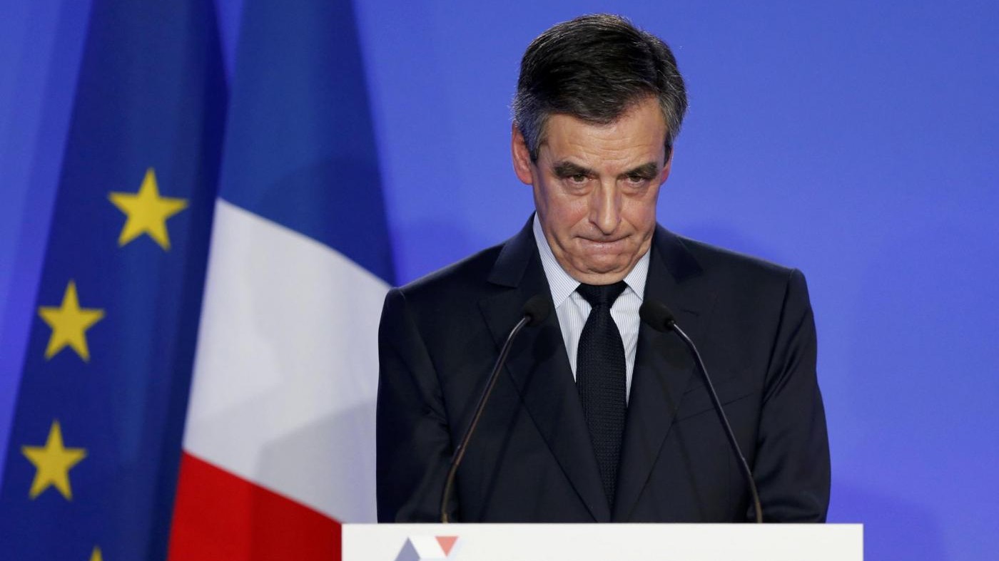 Francia, Fillon chiede scusa, ma non rinuncia all’Eliseo