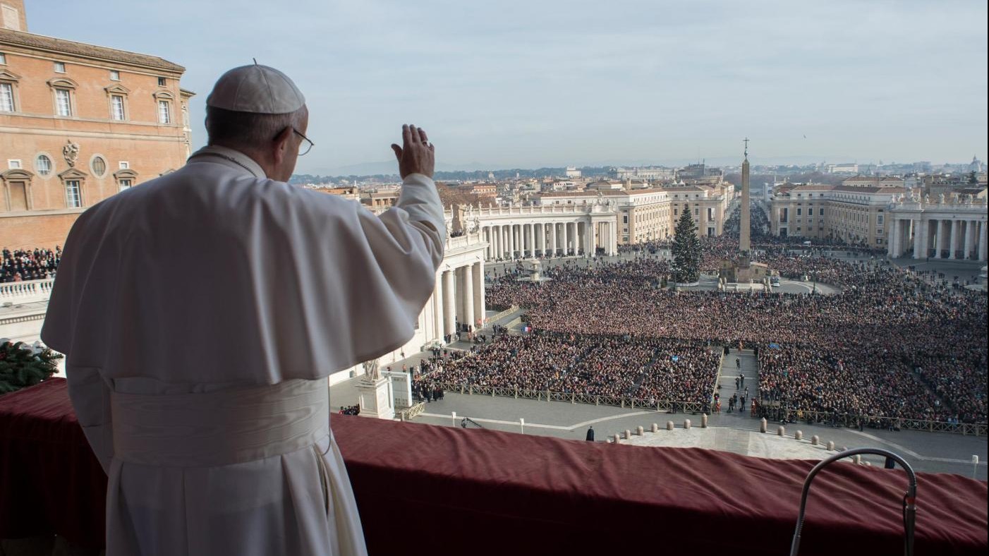 FOTO Il Papa prega per la Siria a Natale