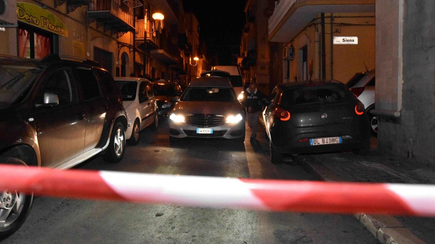 FOTO Gela, una mamma uccide le figlie e poi tenta il suicidio