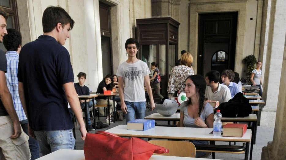Scuola, 54,6% ragazzi sceglie licei, uno su tre istituti tecnici