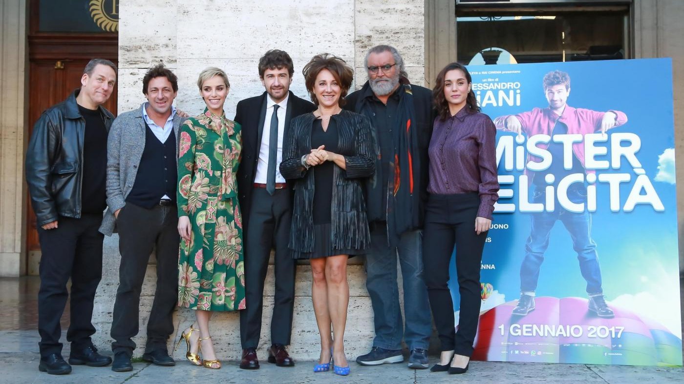 Mister Felicità, il nuovo film di Siani con Abatantuono e Signoris