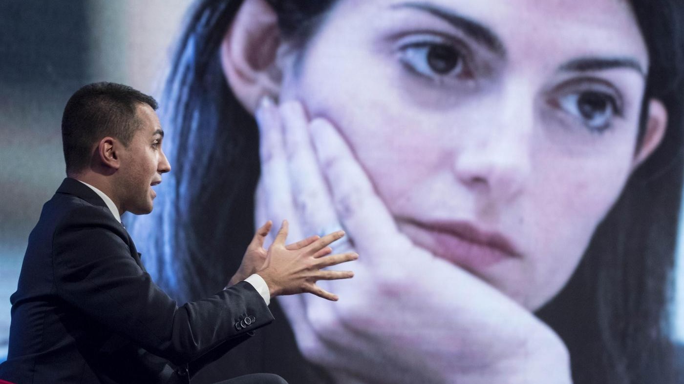 Raggi e Romeo indagati per abuso d’ufficio. Di Maio attacca media
