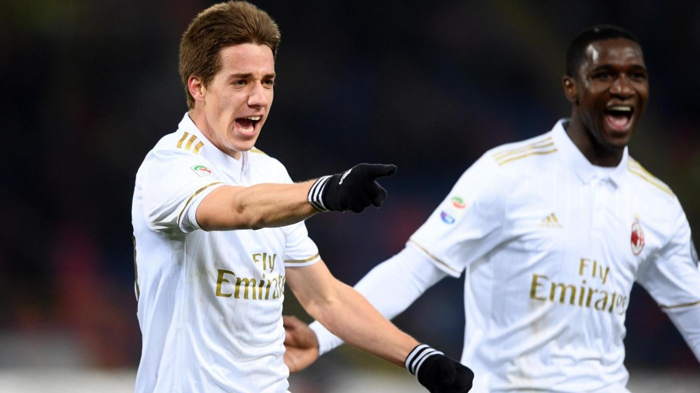 Impresa Milan in 9 a Bologna: decide Pasalic e Montella respira